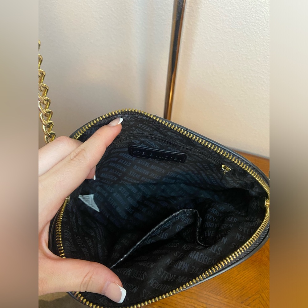 Black Steve Madden crossbody purse and wallet set - Picture 9 of 11